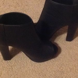 Cute fall/winter booties. Mark & Maddux